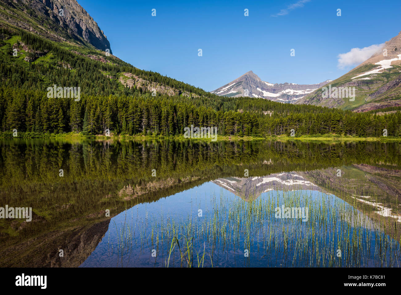 Mount grinnell Reflexion Many Glacier Glacier National Park sunirse Stockfoto