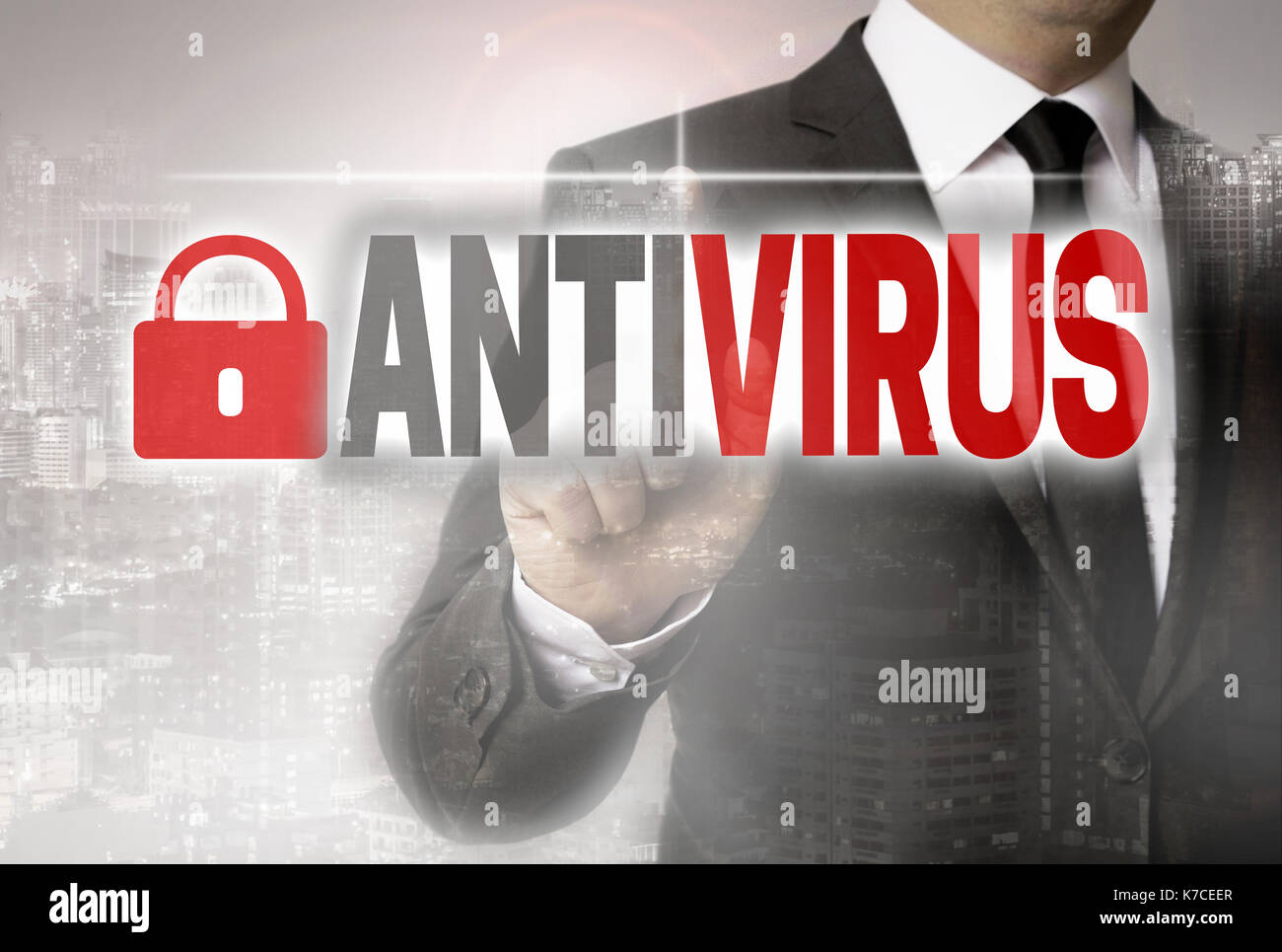 Antivirus ist durch Geschäftsmann Konzept gezeigt. Stockfoto