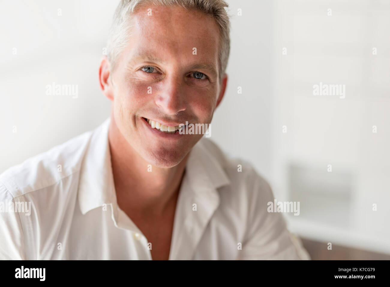 Porträt der attraktive 40-jährige Mann Stockfoto