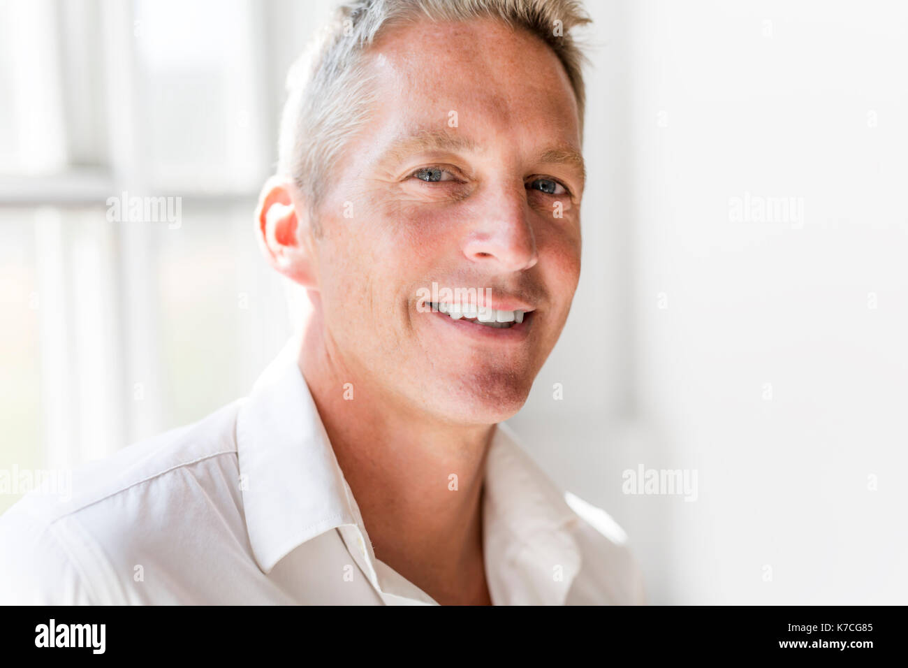 Porträt der attraktive 40-jährige Mann Stockfoto