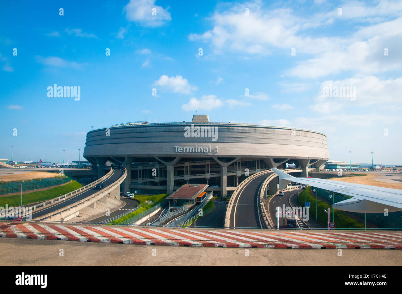 PARIS, Frankreich das Terminal 1 am Flughafen Charles de Gaulle International Airport in der Nähe von Paris, Stockfoto