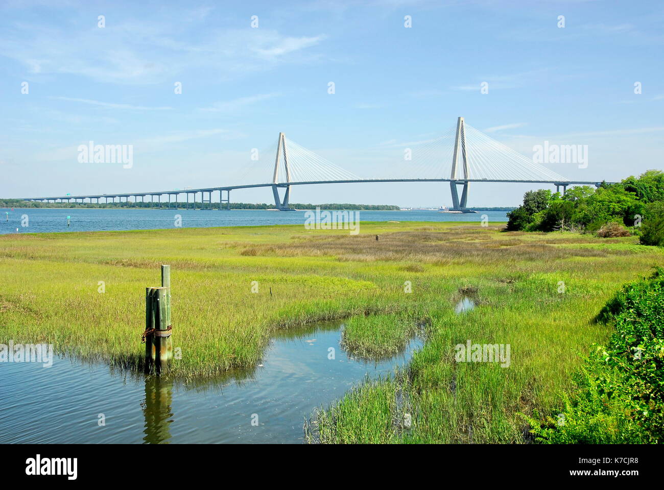 Die Arthur Ravenel Jr. Bridge ist ein Kabel - Brücke über den Cooper River in South Carolina, USA waren, Anschließen Downtown Charleston nach Mount Pleasant. Stockfoto