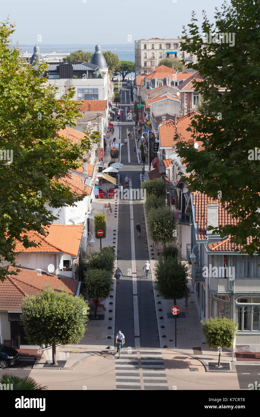 Rue du Maréchal de Lattre de Tassigny, Arcachon, Frankreich. Stockfoto