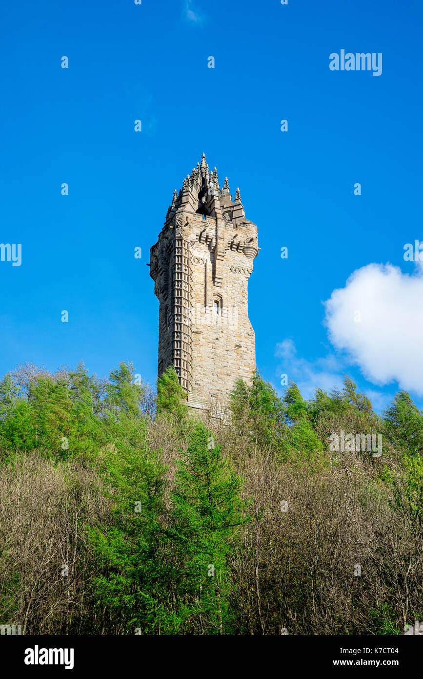 Ein Blick auf die nationalen Wallace Monument aus dem Visitor Centre, Central Scotland Stockfoto