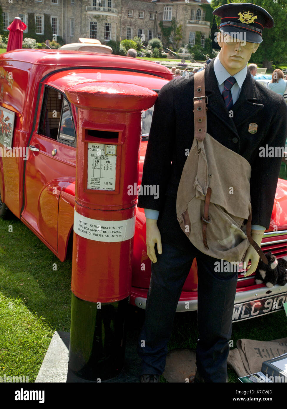 Eine alte Royal Mail Fahrzeug und Anzeige an firle Vintage Messe in Sussex, England Stockfoto