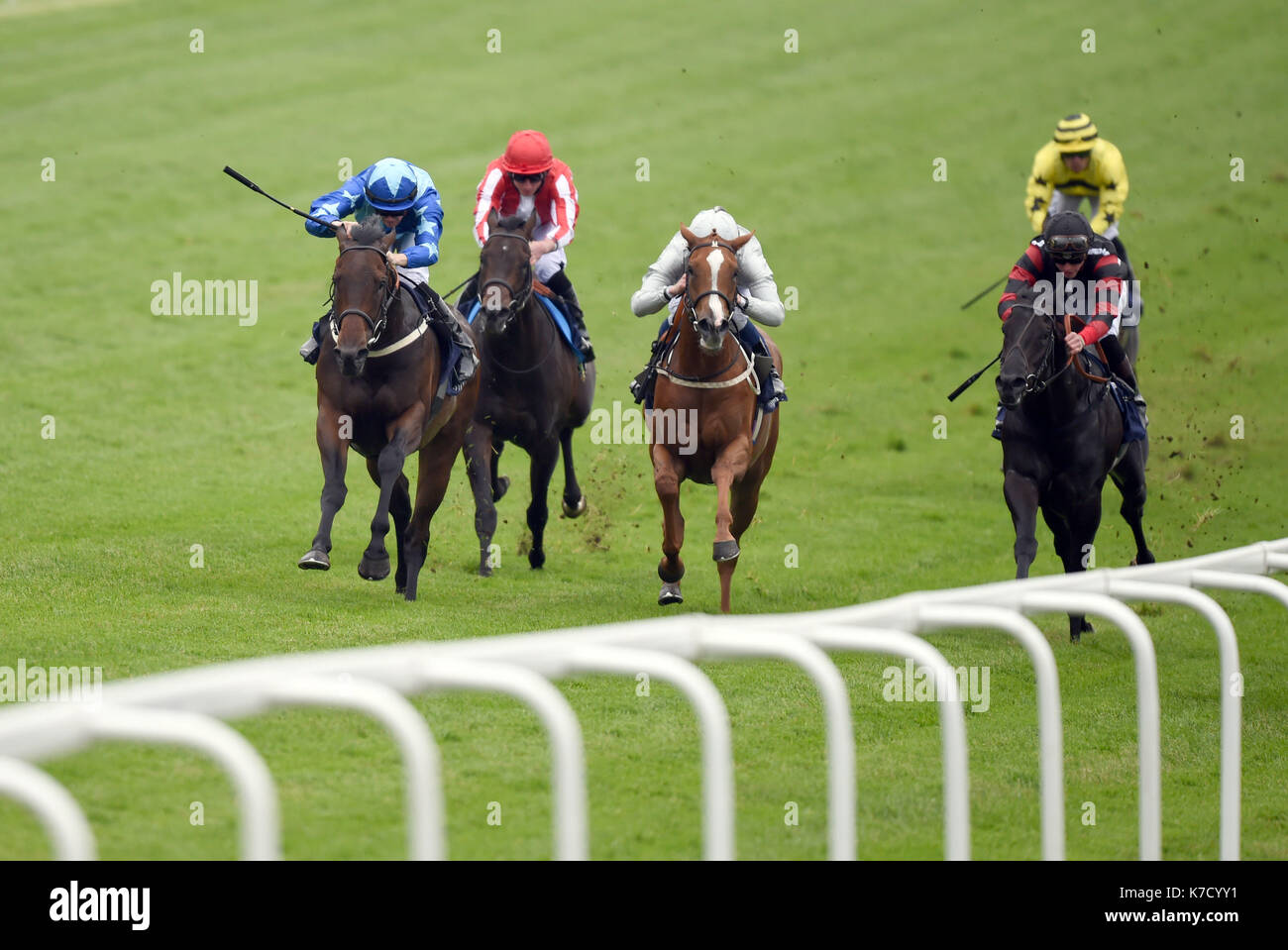 Foto muss Gutgeschrieben © Alpha Presse 079965 03/06/Pferd 2016 Racing bei Damen Tag während der investec Derby Festival 2016 in Epsom Downs Racecourse in Epsom, Surrey. Stockfoto