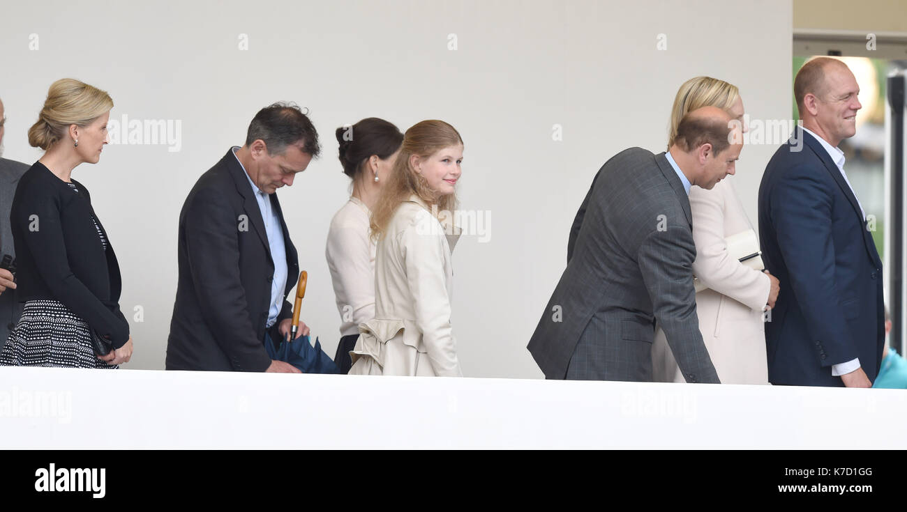 Foto muss Gutgeschrieben © Alpha Presse 079965 12/06/2016 Sophie Gräfin von Wessex Daniel Chatto Lady Sarah Chatto Lady Louise Windsor Prinz Edward Earl of Wessex Zara Phillips Mike Tindall die Gönner Mittagessen 2016 während der Feierlichkeiten zum 90. Geburtstag der Königin der Mall London Stockfoto