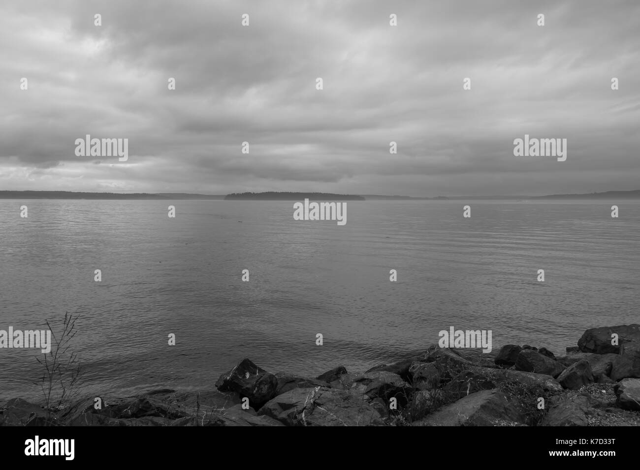 Ein Blick auf den Puget Sound an einem übergiebelten Tag. Stockfoto