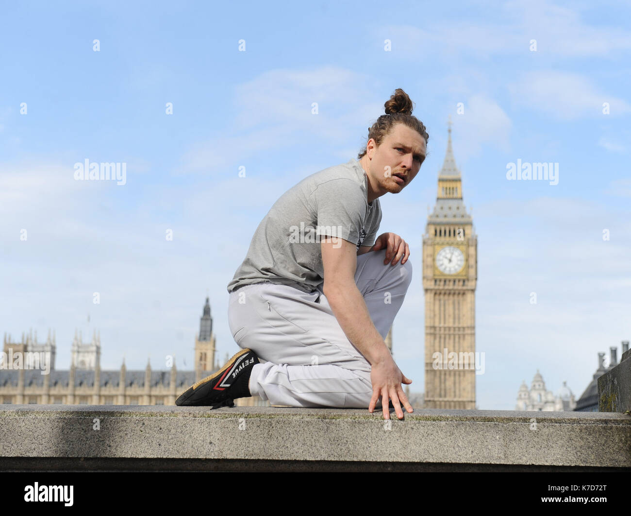 Foto muss Gutgeschrieben © Kate Grün/Alpha Presse 079965 14/04/2016 Parkour Pro Tim Shieff Durchzuführen Mowgli Meisterkurse auf Londons Southbank inspiriert die Freigabe der Dschungel Buch zu feiern. Stockfoto