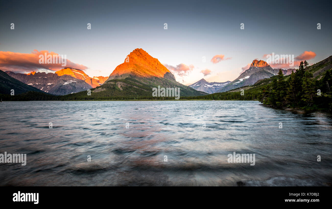 Mount grinnell Reflexion Many Glacier Glacier National Park sunirse Stockfoto