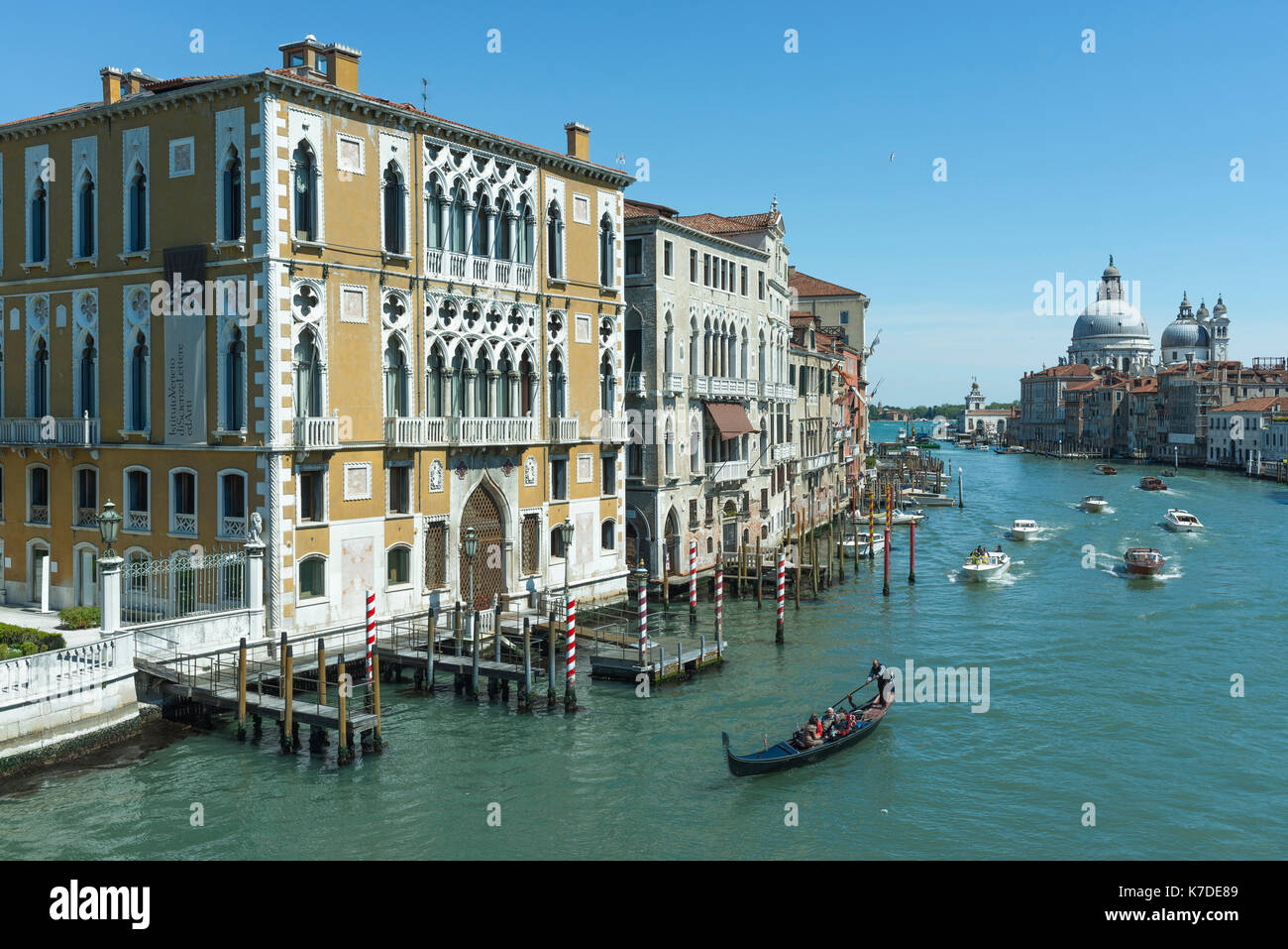 Canale Grande Witz der Palazzo Cavalli-Franchetti und Palazzo Barbaro, Blick von der Accademia Brücke, Venedig, Venetien, Italien Stockfoto