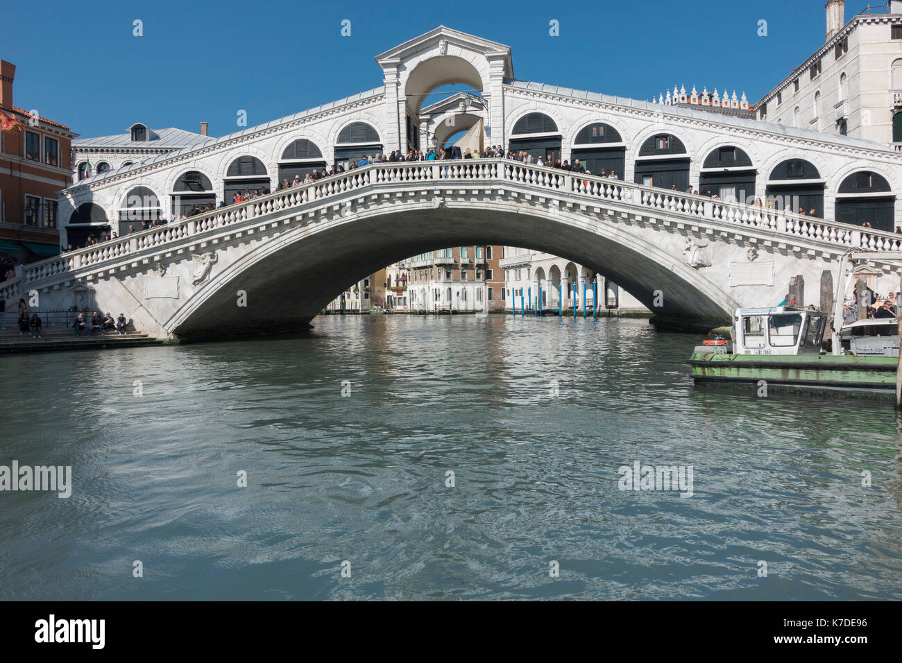 Rialto Brücke, Canal Grande, Venedig, Venedig, Venetien, Italien Stockfoto