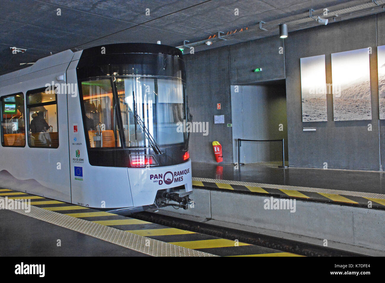 Die Panoramique Zug im Puy-de-Dome Peak Station, Auvergne, Massif-Central, Frankreich Stockfoto