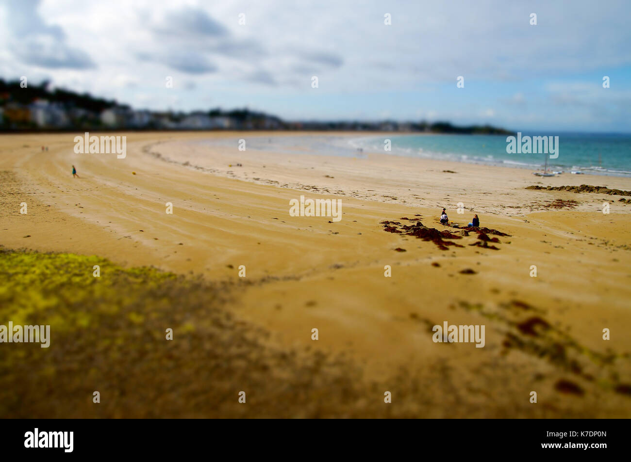 Fake Miniatur Foto von ein paar am Strand Stockfoto
