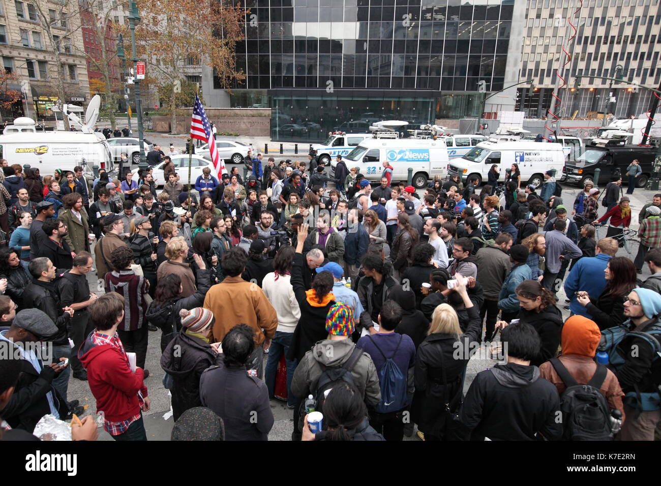 Wall Street Demonstranten besetzen versammeln sich in Foley Square, nachdem sie aus ihren Häusern in Zuccotti Park, New York am 15. November 2011 ausgeschlossen sind. Stockfoto