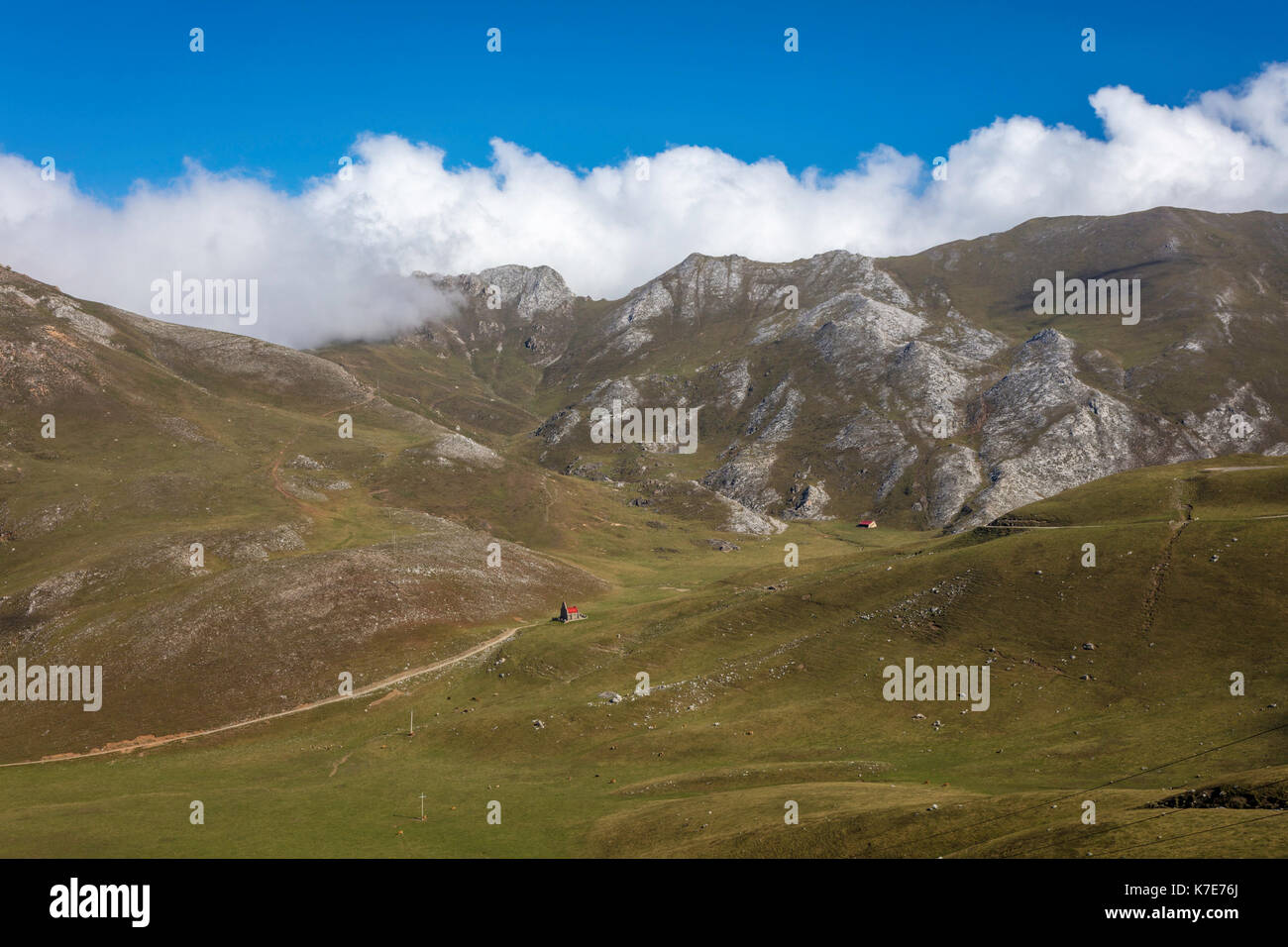 Kapelle Virgen de la Salud. Aliva. Kantabrien. Picos de Europa Stockfoto