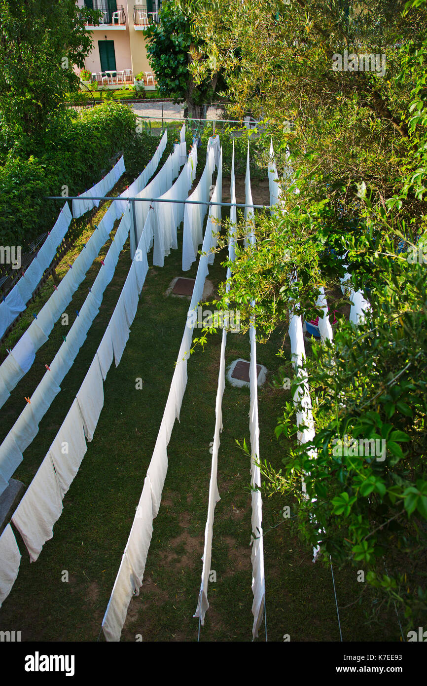 Waschen heraus hängen draußen ein Hotel in Kefalonia, Griechenland zu trocknen Stockfoto