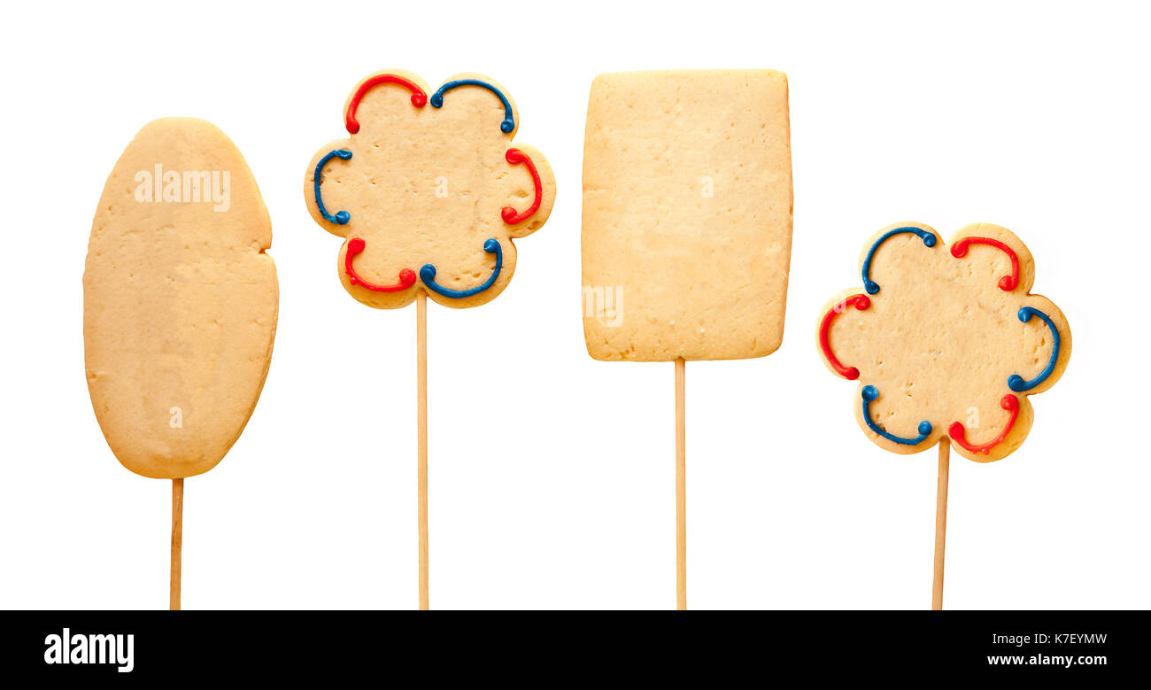 Reihe von Sugar Cookies auf Sticks. Pop Cookies. Bereit für benutzerdefinierte Kopien Dekoration auf der Cookies. Vor weißem Hintergrund. Stockfoto