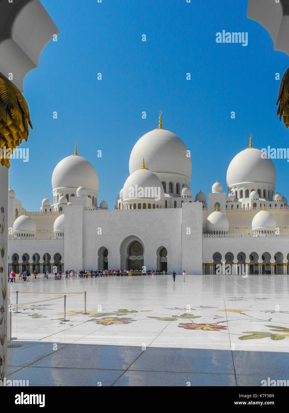 Sheikh Zayed Mosque-Ab u Dhabi mit Blick auf den Innenhof Stockfoto