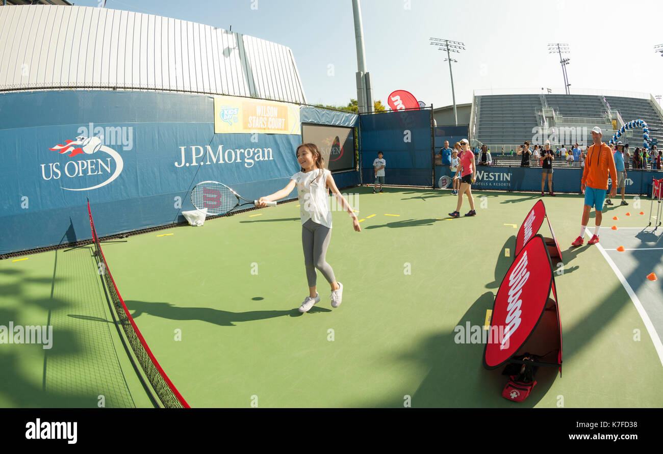 New York, NY, USA - 26. August 2017: Atmosphäre beim Kindertag bei uns Offene Meisterschaften an Billie Jean King National Tennis Center Stockfoto