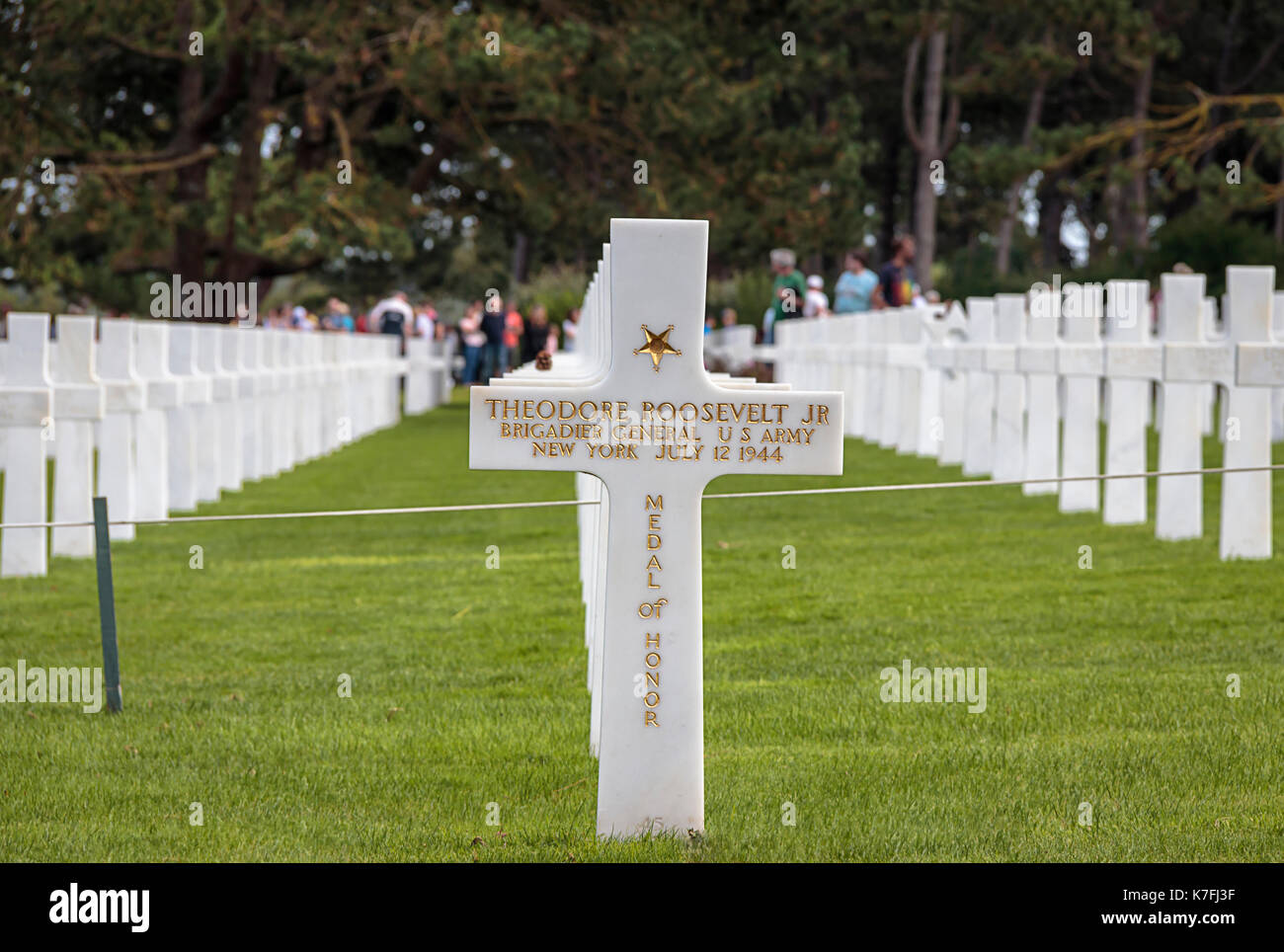 Der Krieg Grab von Brigadier General Theodore Roosevelt JR, Omaha Beach, Normandie, Frankreich. Stockfoto