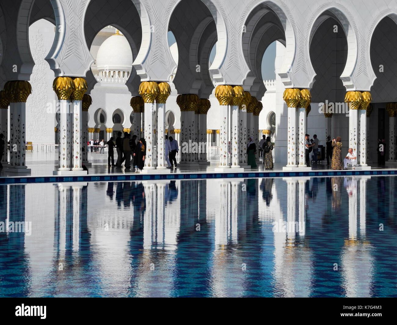 Überdachte Passage - Große Moschee - Abu Dhabi Stockfoto