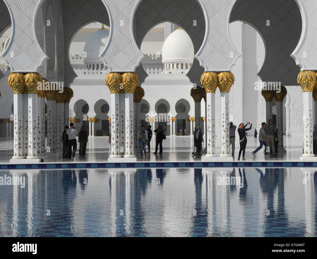 Überdachte Passage - Große Moschee - Abu Dhabi Stockfoto