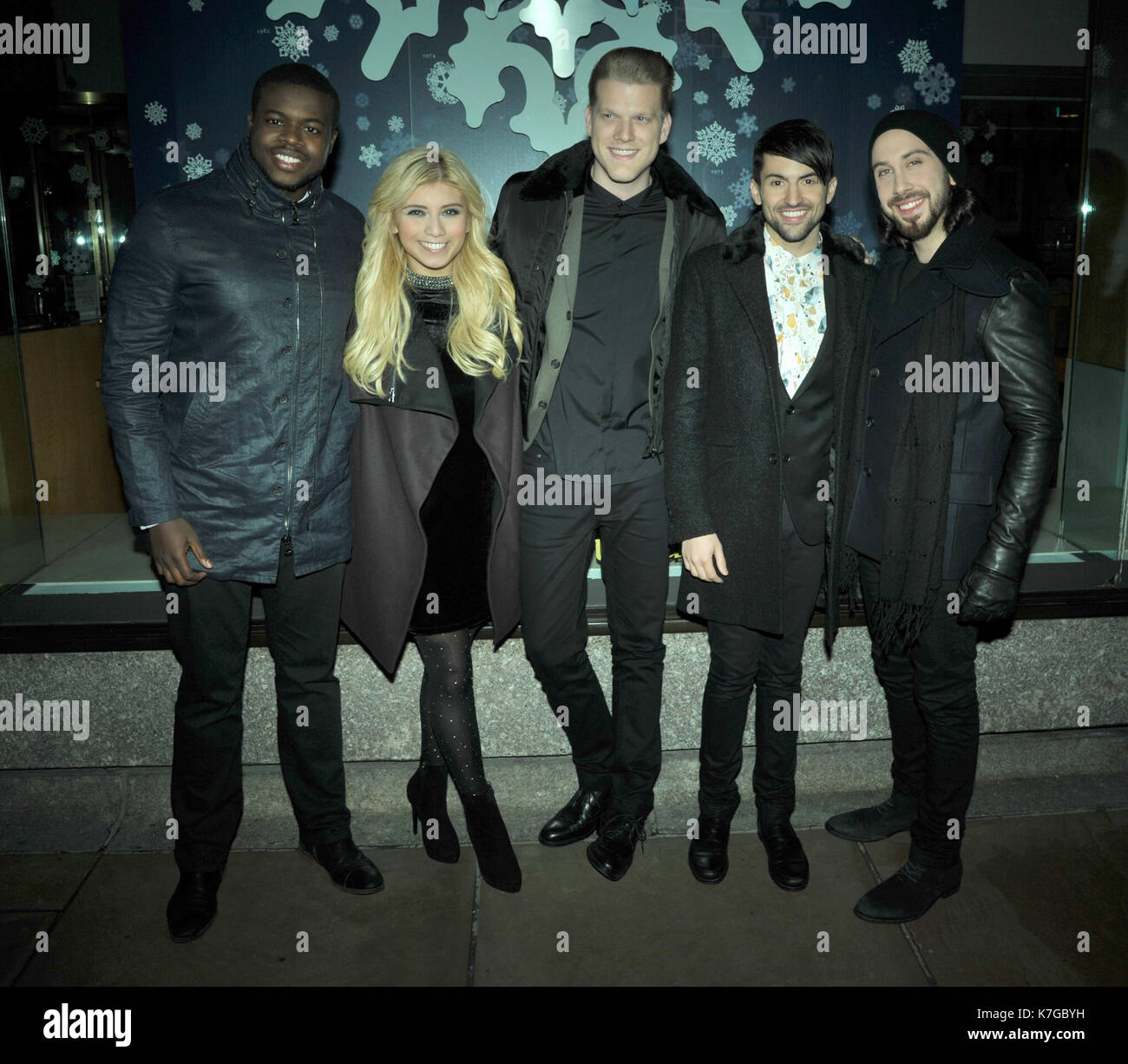 New York Ny 3 Dezember Avi Kaplan Kirstie Maldonado Scott Hoying Mitch Grassi Und Kevin Olusola Von Pentatonix Am Jahrlichen Zeremonie Rockefeller Weihnachtsbaum Am Rockefeller Center Durchfuhren Am Dezember 3 New York Ny 3 Dezember Avi Kaplan Kirstie Maldonado Scott Hoying Mitch Grassi Und Kevin Olusola Von Pentatonix Am Jahrlichen Zeremonie Rockefeller Weihnachtsbaum Am Rockefeller Center Durchfuhren Am Dezember 3