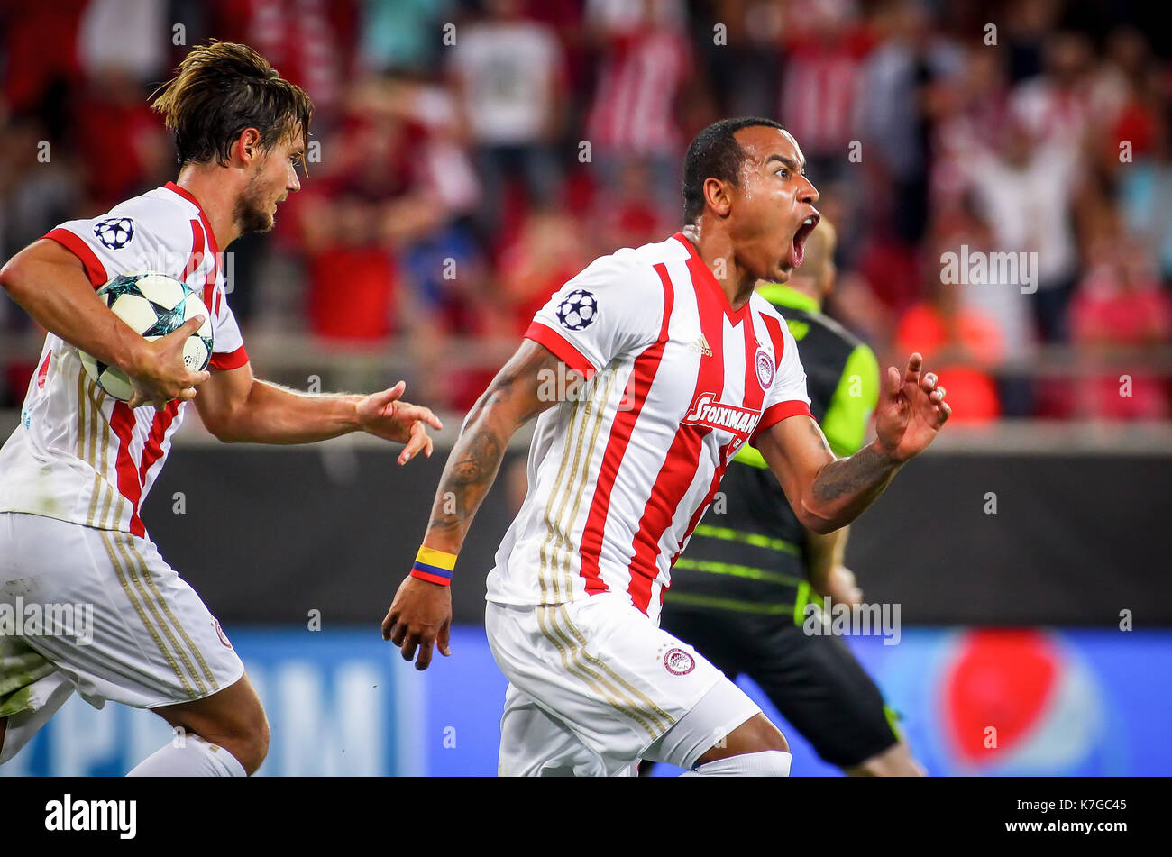 Piräus, Griechenland - Sempteber 12, 2017: Spieler von Olympiakos Piräus Felipe Pardo in Aktion während der UEFA Champions League Spiel zwischen Olympiakos Piräus vs Sporting Stockfoto