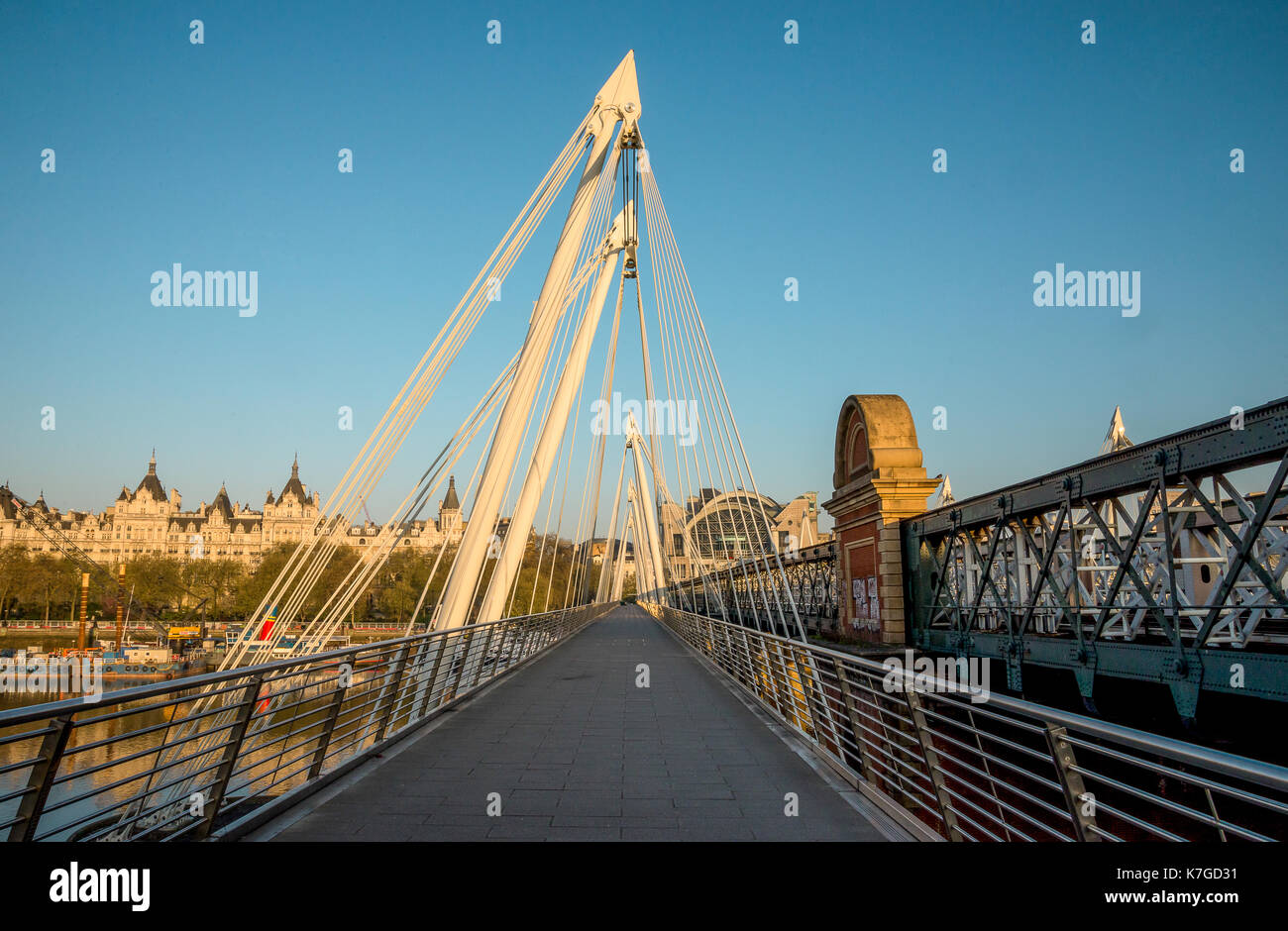 Golden Jubilee und Hungerford Brücken in London in den frühen Morgenstunden, London, England Stockfoto