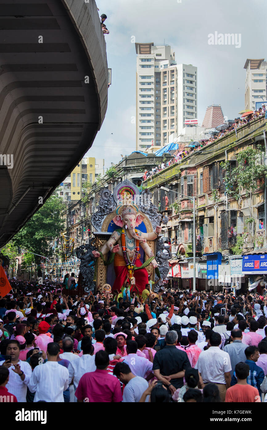 Das Bild der Ganpati oder Elefant unter der Leitung Herrn auf dem Weg an lalbaug zu eintauchen. Mumbai, Indien Stockfoto