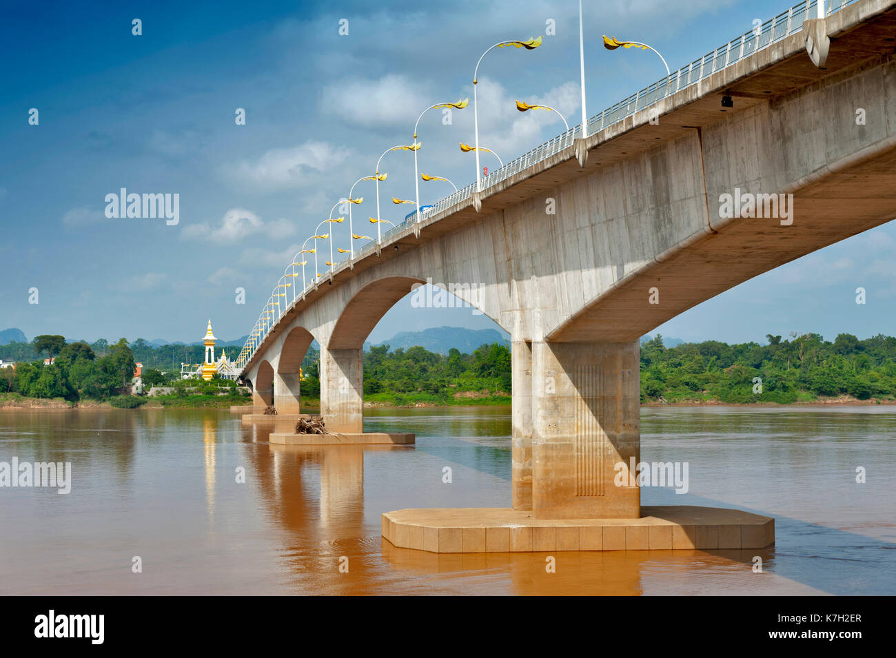 Die dritte Thai-laotischen Freundschaft Brücke über den Fluss Mekong Anschließen der Provinz Nakhon Phanom in Thailand mit Thakhek, Khammouane Provinz in Laos. Stockfoto