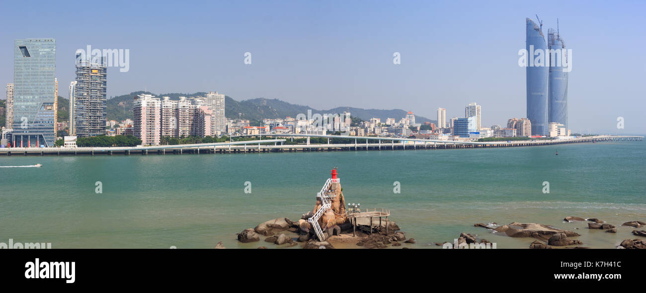 Xiamen, China - 23.August 2014: Xiamen Shimao Straße Gebäude Petronas Twin Towers in Xiamen City, Fujian, China Stockfoto