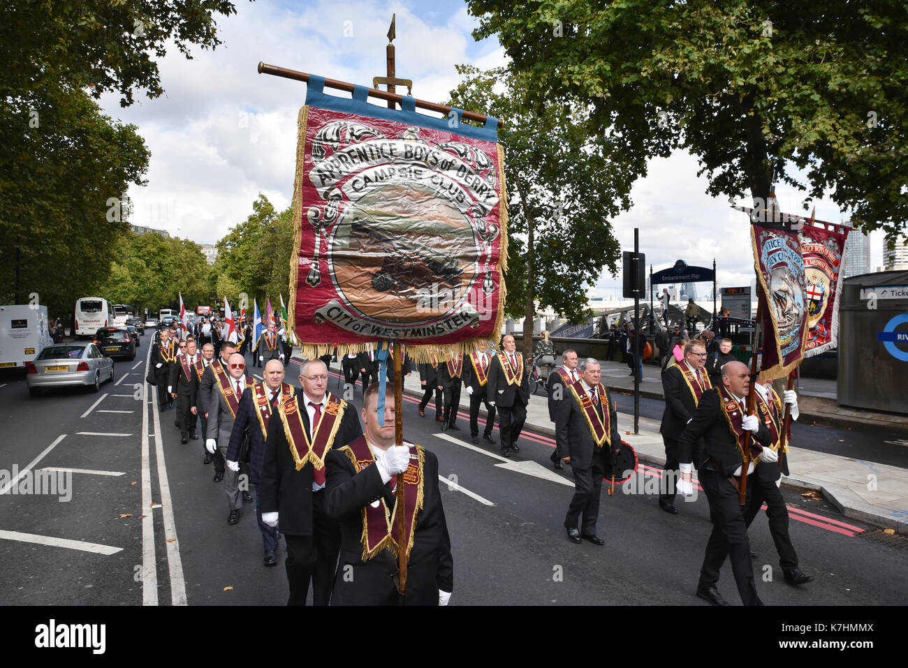 London, Großbritannien. 16.September 2017. Apprentice Boys marschieren im Herrn Carson Memorial Parade von Tempel Kränze am Ehrenmal am Whitehall zu legen. Stockfoto