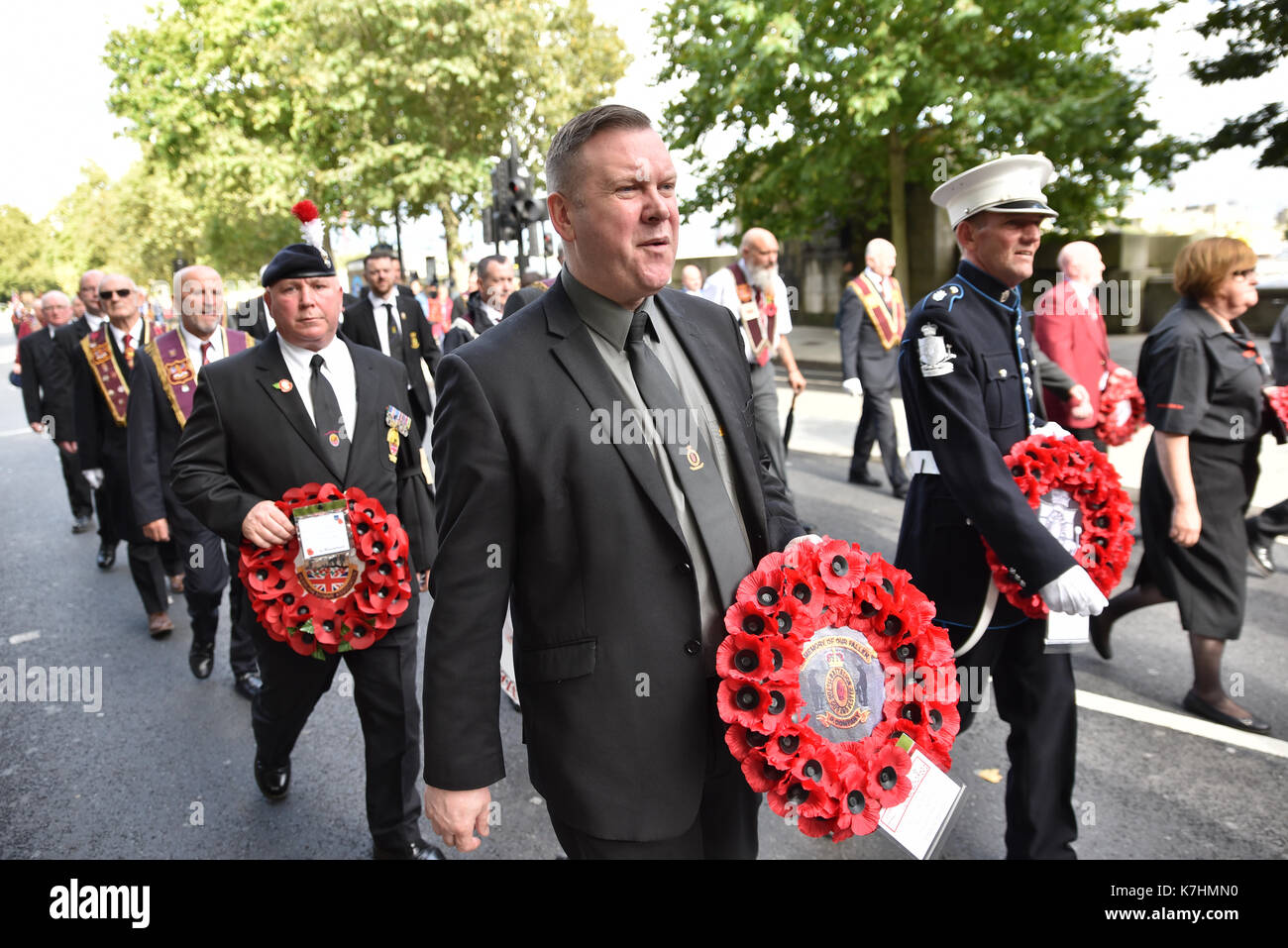 London, Großbritannien. 16.September 2017. Apprentice Boys marschieren im Herrn Carson Memorial Parade von Tempel Kränze am Ehrenmal am Whitehall zu legen. Stockfoto