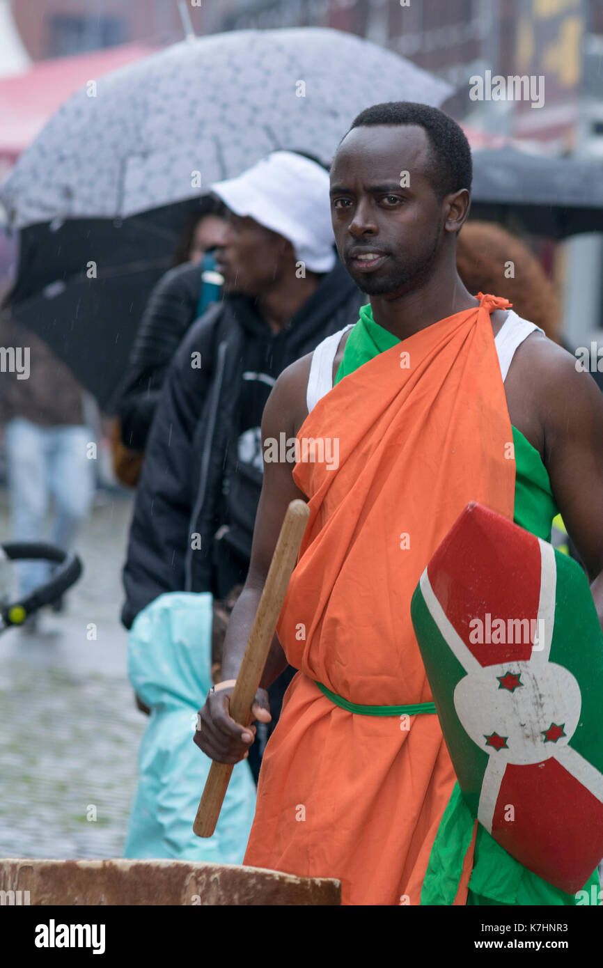 Dublin, Irland. 16. September 2017. BlueFire Straße Fest ist die einzige Welt, die Kulturen multidisziplinäre Arts Festival in Europa. Mit: burundischen Trommler Irland Quelle: Fabrice Jolivet/Alamy leben Nachrichten Stockfoto