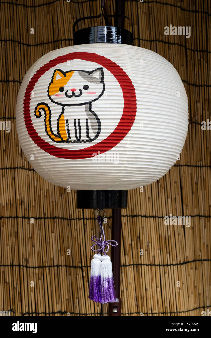 Kyoto, Japan - 16. Mai 2017: Japanische Papier Laterne mit einem Cat eingerichtet Stockfoto
