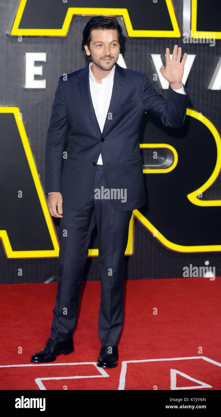 Foto muss Gutgeschrieben © Kate Grün/Alpha Presse 079965 16/12/2015 Diego Luna Star Wars The Force weckt Europäische Premiere Leicester Square in London. Stockfoto