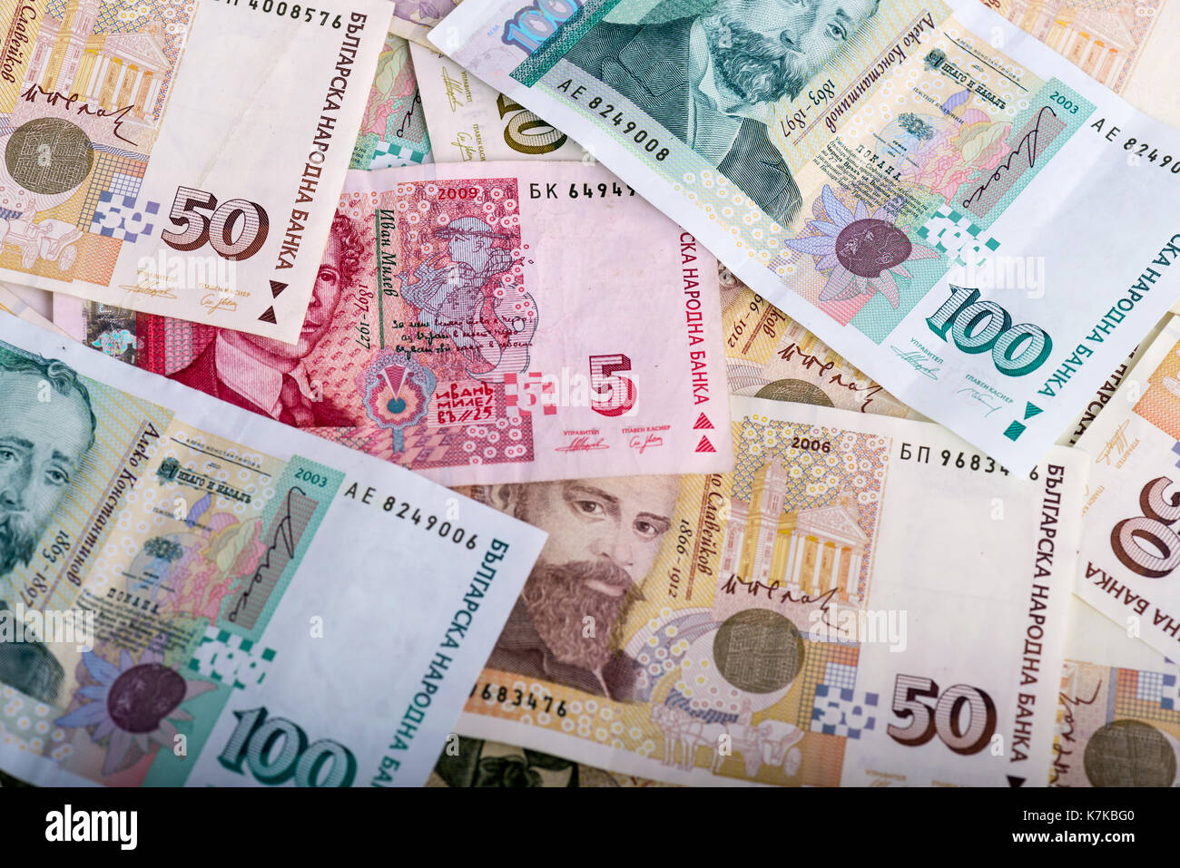 Stapel der Bulgarischen Geld - Banknoten zu 5, 50 und 100 Lev Stockfoto