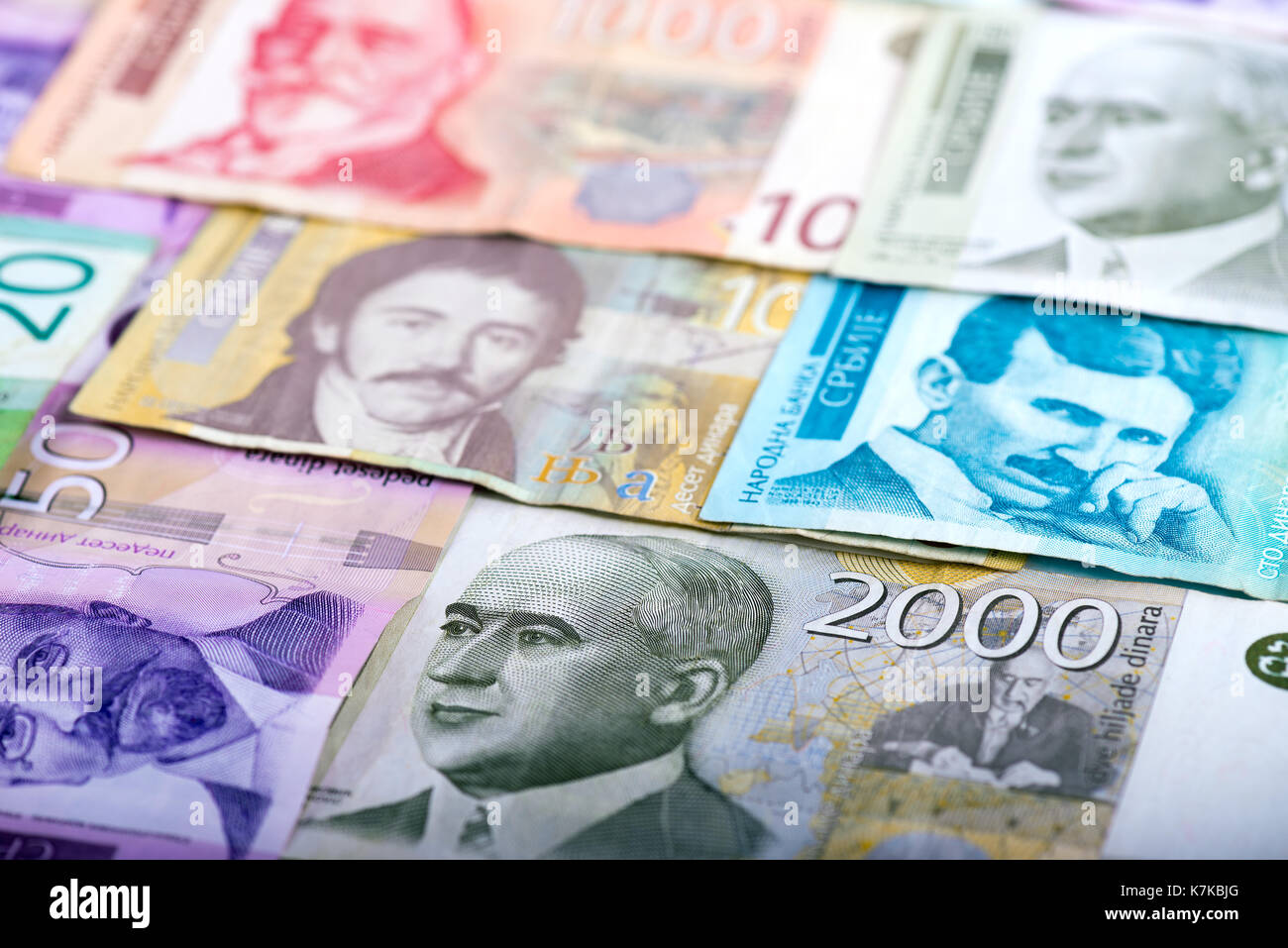 Zeilen und Spalten des Serbischen Geld - Dinar Stockfoto