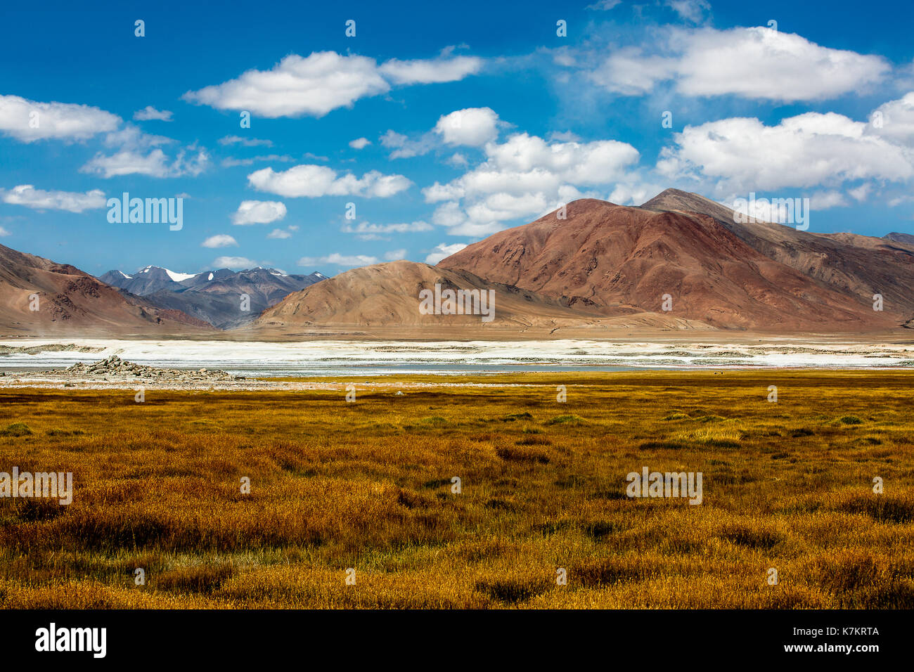 TSO KAR - ist eine schwankende Salt Lake in der Rupshu Plateau gelegen und das Tal im südlichen Teil von Ladakh an 14860 Füße Stockfoto