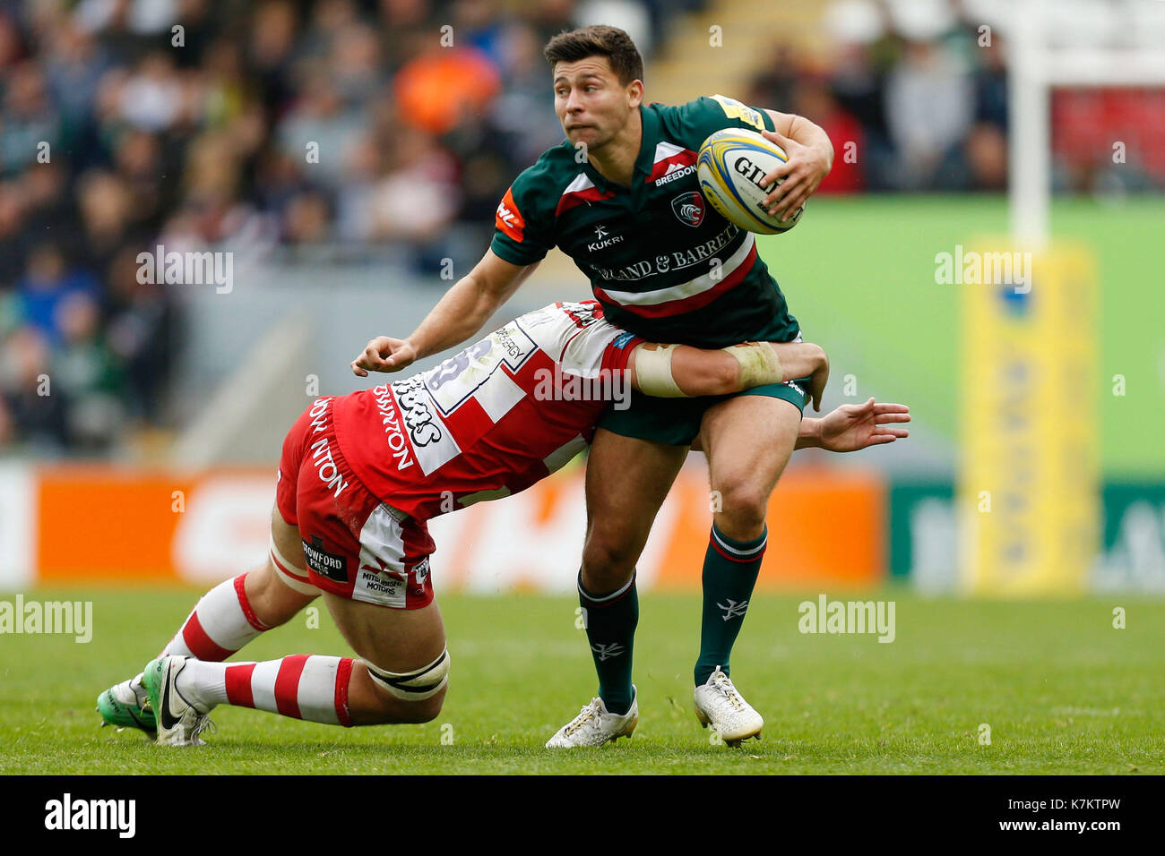 Leicester Tigers' Ben Youngs (rechts) und Gloucesters' Lewis Ludlow während der Aviva Premiership Spiel in Welford Road, Leicester. Stockfoto