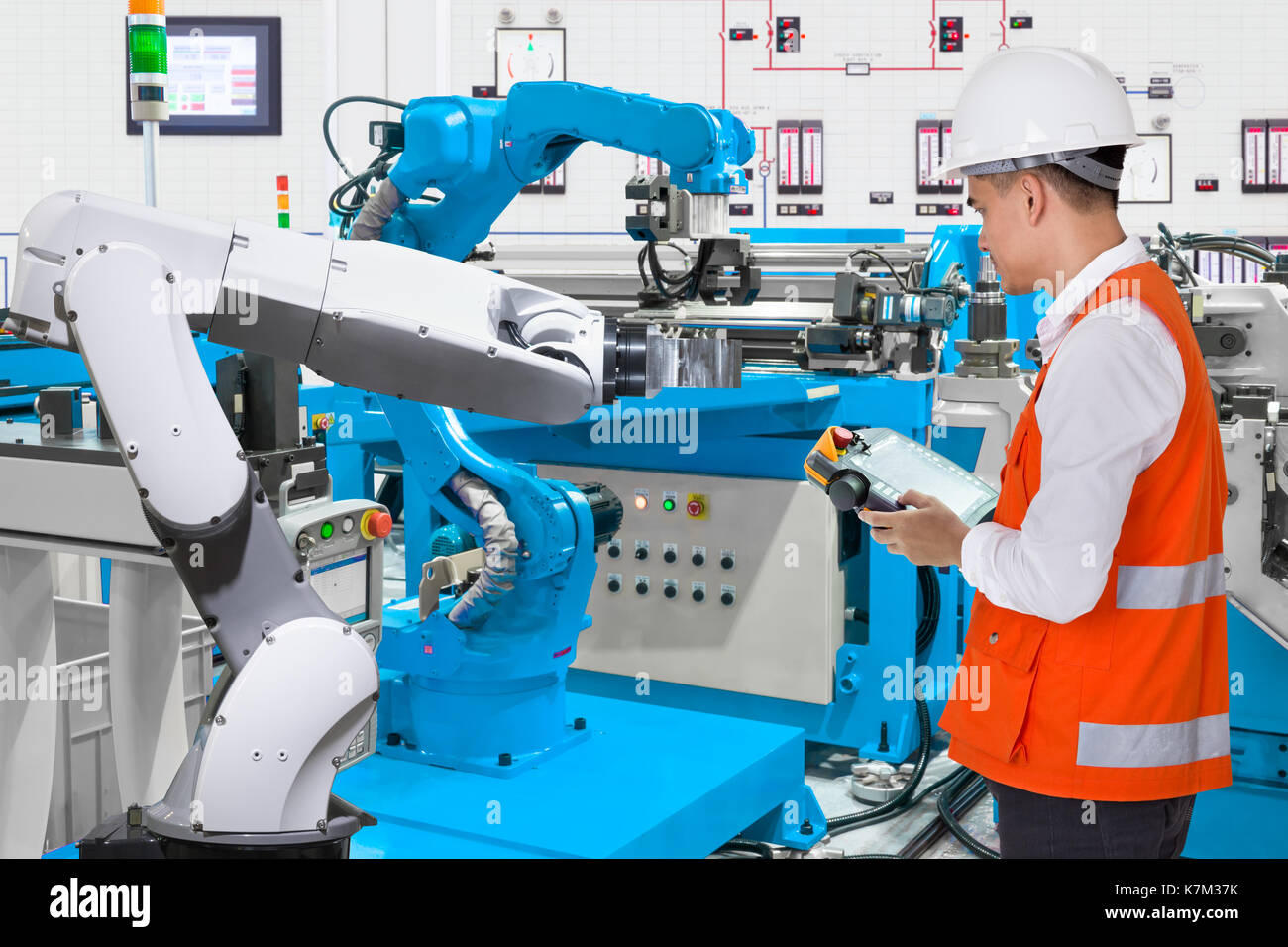 Instandhalter Programmierung automatisierte Robotik Industrie 4.0 Konzept Stockfoto