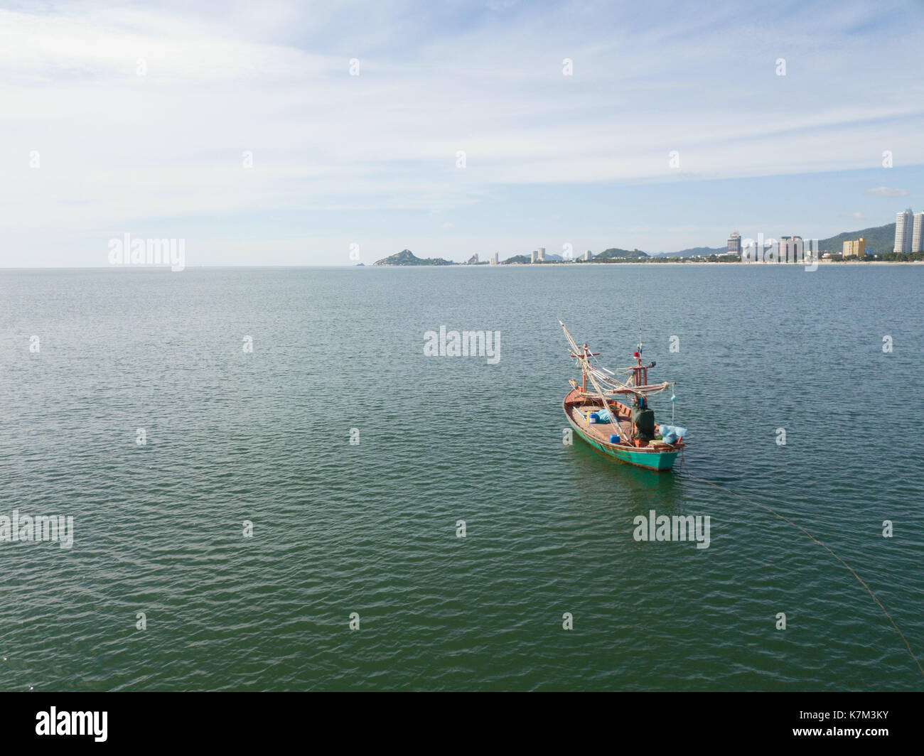 Drone Schuß von Thai Fischerboot Stockfoto