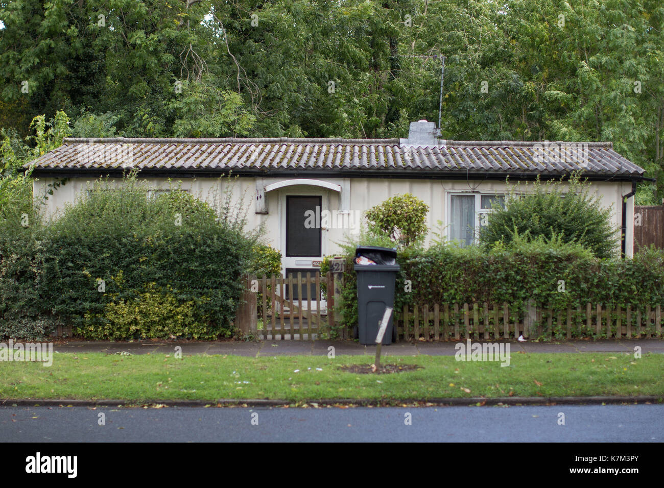 Allgemeine Ansicht der Außenseite eines post WW 2 vorgefertigte Home, einer von 17, die 1945 auf Wake Green Road in Moseley, Birmingham,, die jetzt Gegenstand einer Conservation Projekt gebaut wurden. Stockfoto