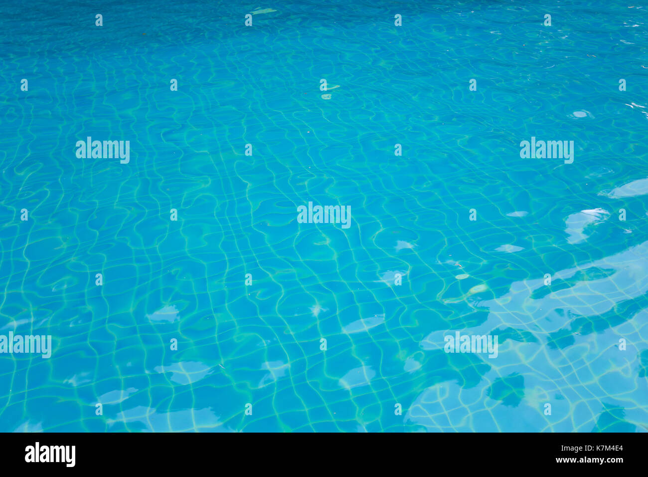 Oberfläche der Pool Wasser in blauer Farbe für Design Natur Hintergrund in ihrer Arbeit. Stockfoto
