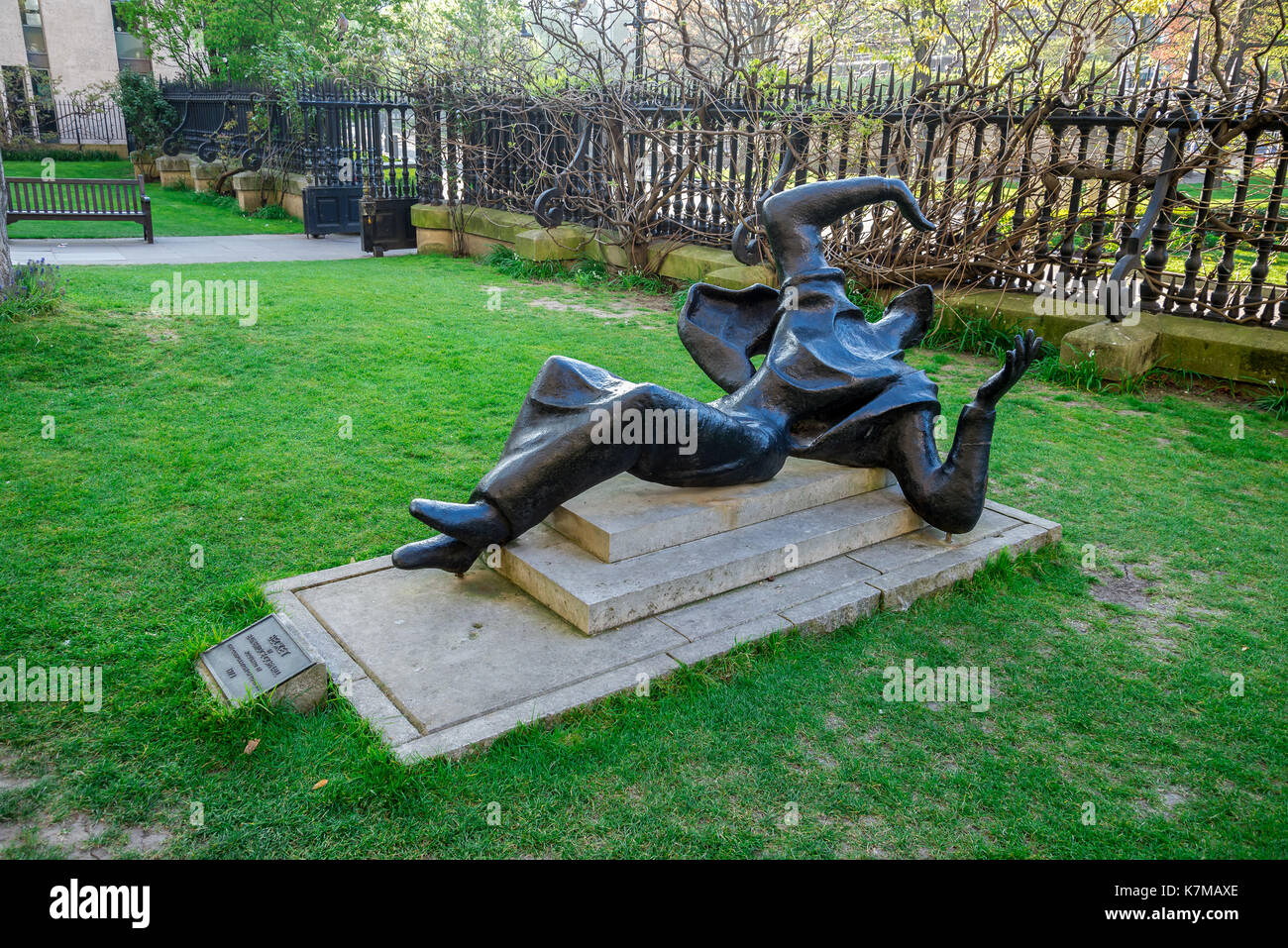 Statue von Thomas Becket in St Paul's Cathedral Friedhof in Central London, Großbritannien Stockfoto
