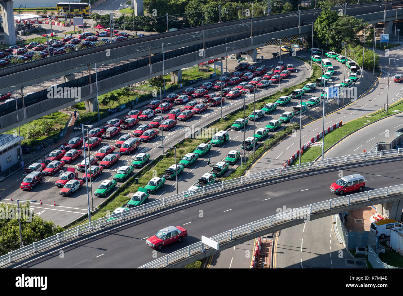 Lantau, Hong Kong - 10. September 2017: Taxi warten Passagier am Taxistand des Hong Kong International Airport Stockfoto