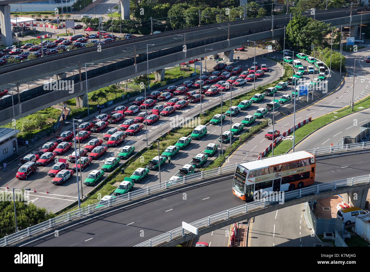 Lantau, Hong Kong - 10. September 2017: Taxi warten Passagier am Taxistand des Hong Kong International Airport Stockfoto