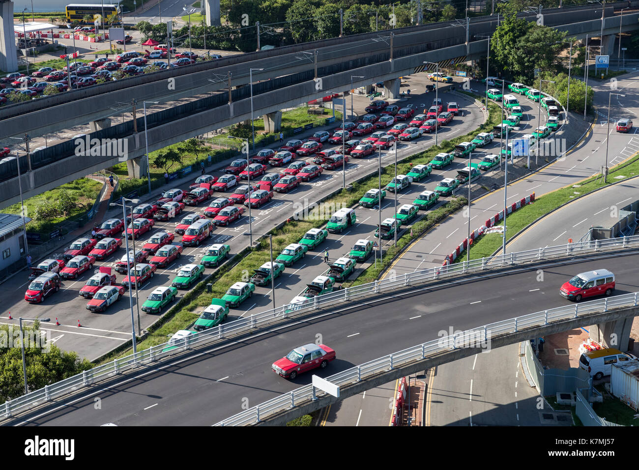 Lantau, Hong Kong - 10. September 2017: Taxi warten Passagier am Taxistand des Hong Kong International Airport Stockfoto